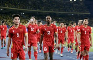 Số lượng cầu thủ trong một đội bóng là bao nhiêu người?